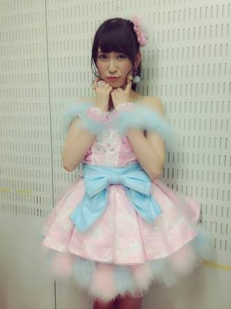 女性アイドル、歌手の可愛い衣装を貼るトピ