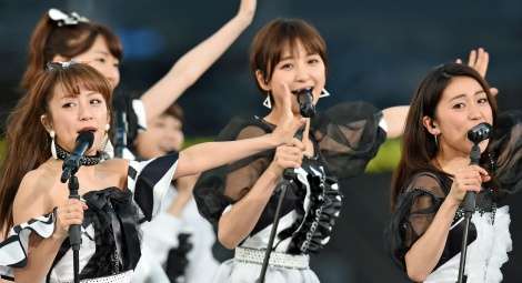 AKB48高橋みなみ卒コン冒頭で前田敦子登場  号泣デュエットで幕開け