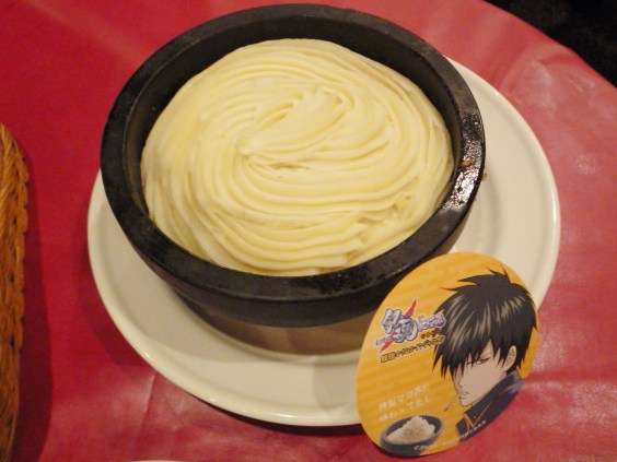 みそラーメンに山盛りクリーム…衝撃のメニュー、話題に