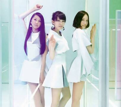 女性アイドル、歌手の可愛い衣装を貼るトピ