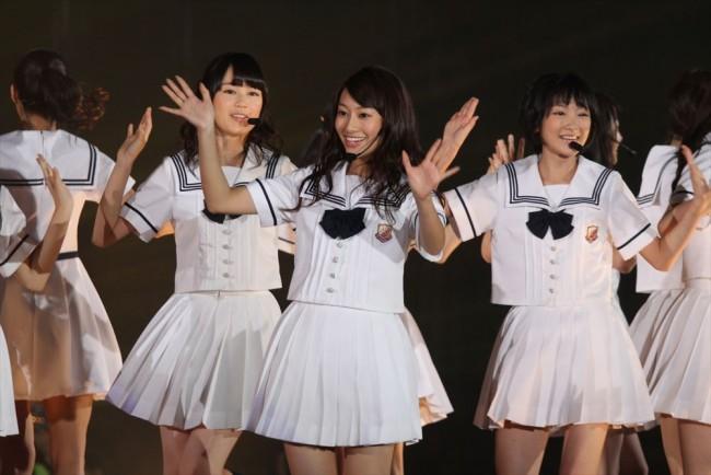 女性アイドル、歌手の可愛い衣装を貼るトピ