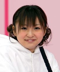 篠田麻里子 Instagramで春服姿を披露も豊胸疑惑が再燃