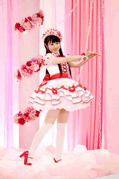 女性アイドル、歌手の可愛い衣装を貼るトピ