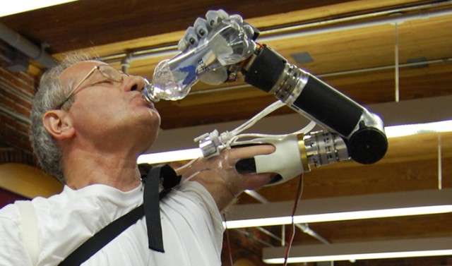 乙武洋匡氏 ダミー同伴連発 昨年8月東欧へ不倫旅行