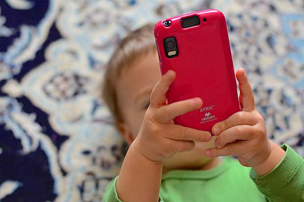 スマホ子守が与える発達への影響について - ひろげていこう　発達障害のWA！～「困ってる子」という視点からの支援～