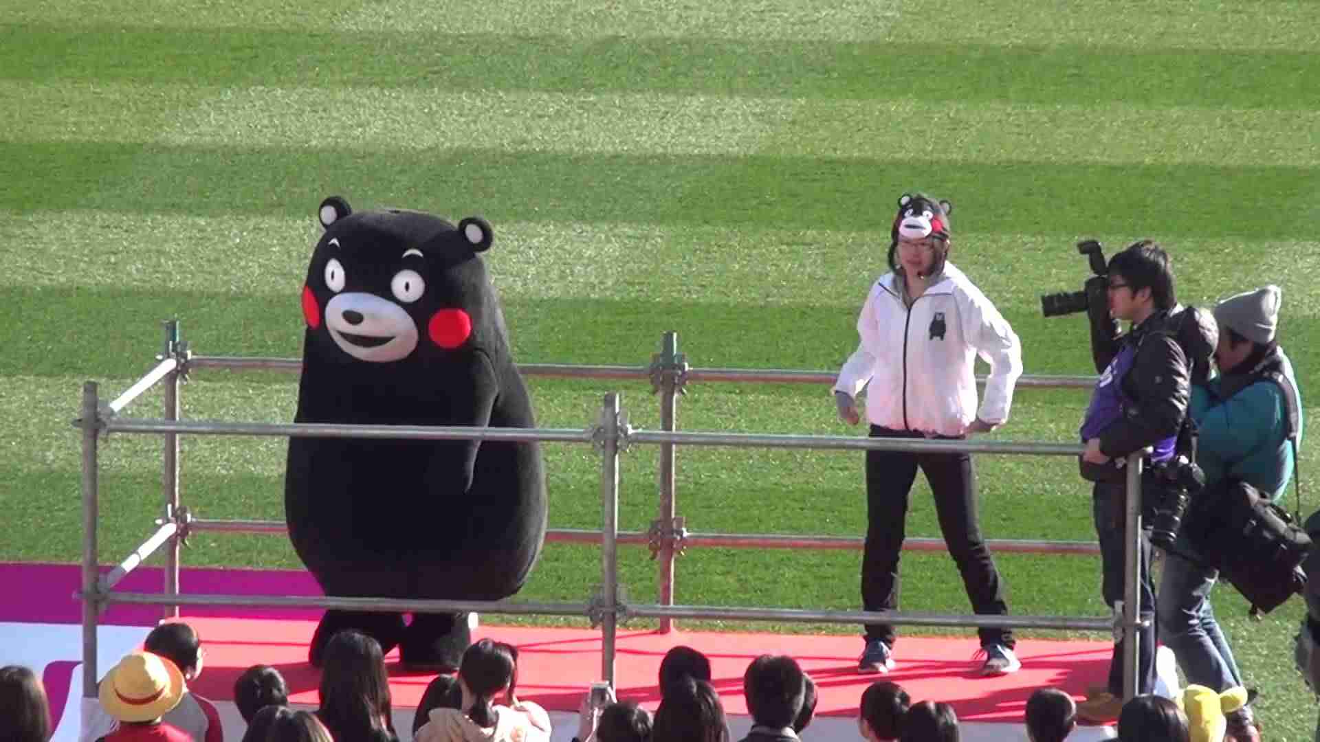 くまモン体操のキレが素晴らしい 1000人くまモン体操 2013/01/27 - YouTube