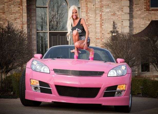 5,600万円かけて全身を整形しリアル・バービーを目指す女性