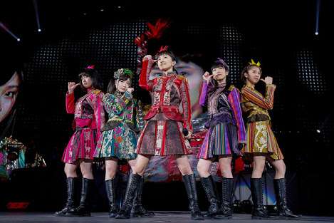 女性アイドル、歌手の可愛い衣装を貼るトピ