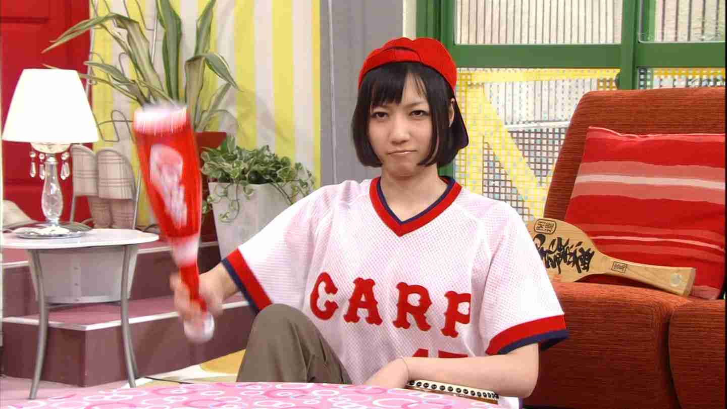 女性アイドル、歌手の可愛い衣装を貼るトピ