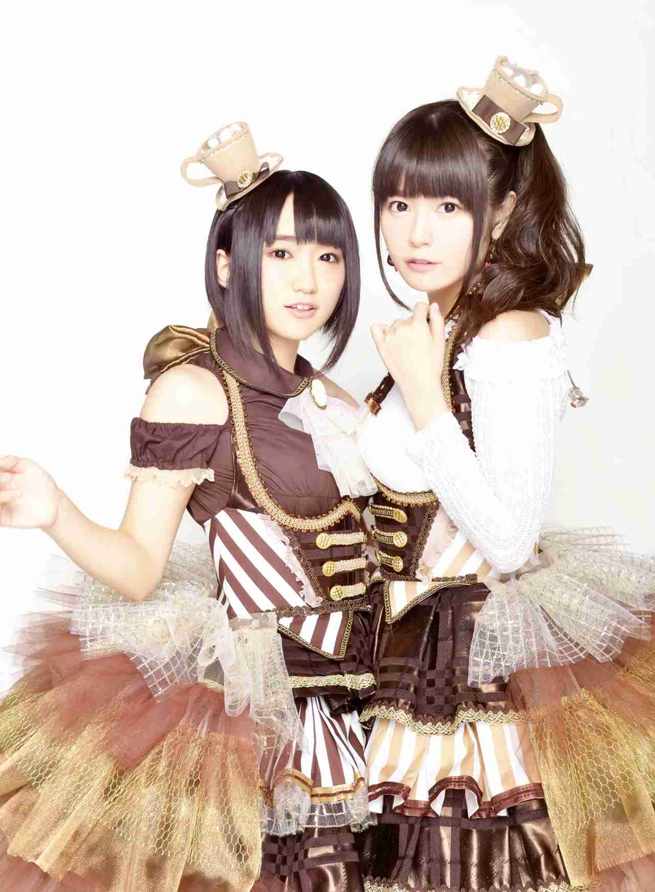 女性アイドル、歌手の可愛い衣装を貼るトピ