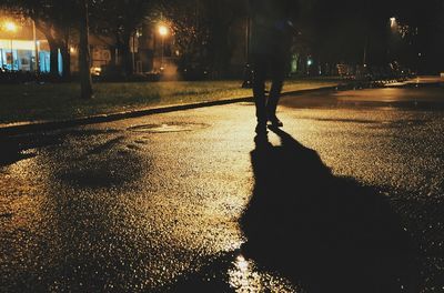 自転車乗りの「夜道歩くリーマン、頼むからライト使ってくれ」という主張に賛否両論