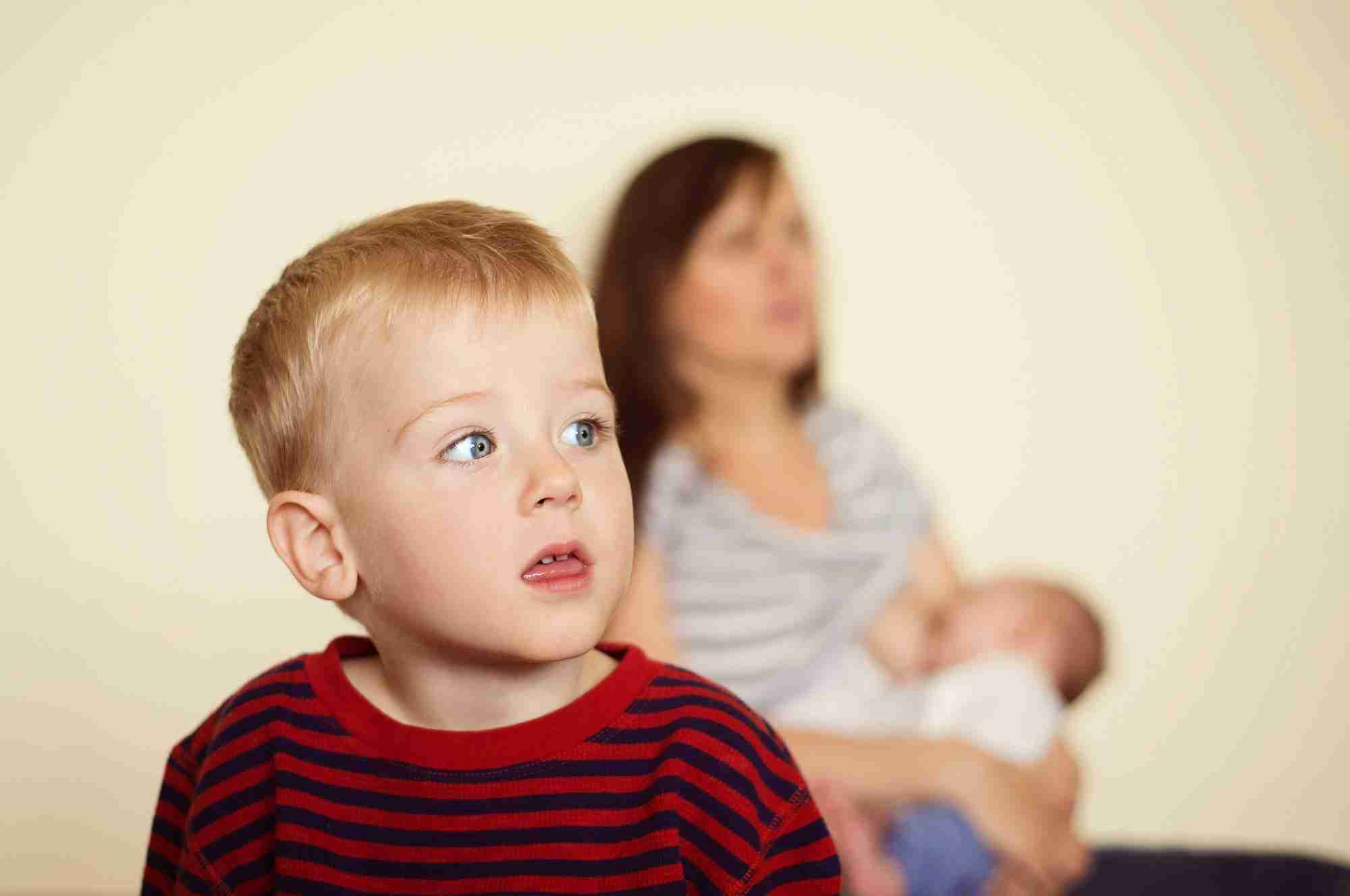 下の子がかわいすぎる…上の子に対して愛情が持てないと悩むママ達。 | ママスタセレクト