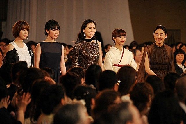長澤まさみ、セクシー衣装で魅了