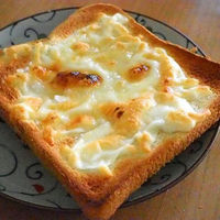 チーズ＋砂糖で一度食べたら最後！悪魔トースト作っちゃお - NAVER まとめ