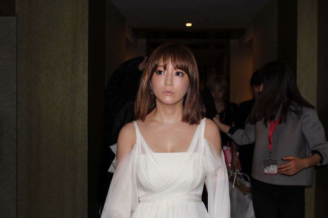 そんなに綺麗じゃないけど色っぽい女性
