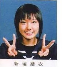 新垣結衣、最旬“オールホワイト”で色白美脚披露　透明美肌の秘訣を語る