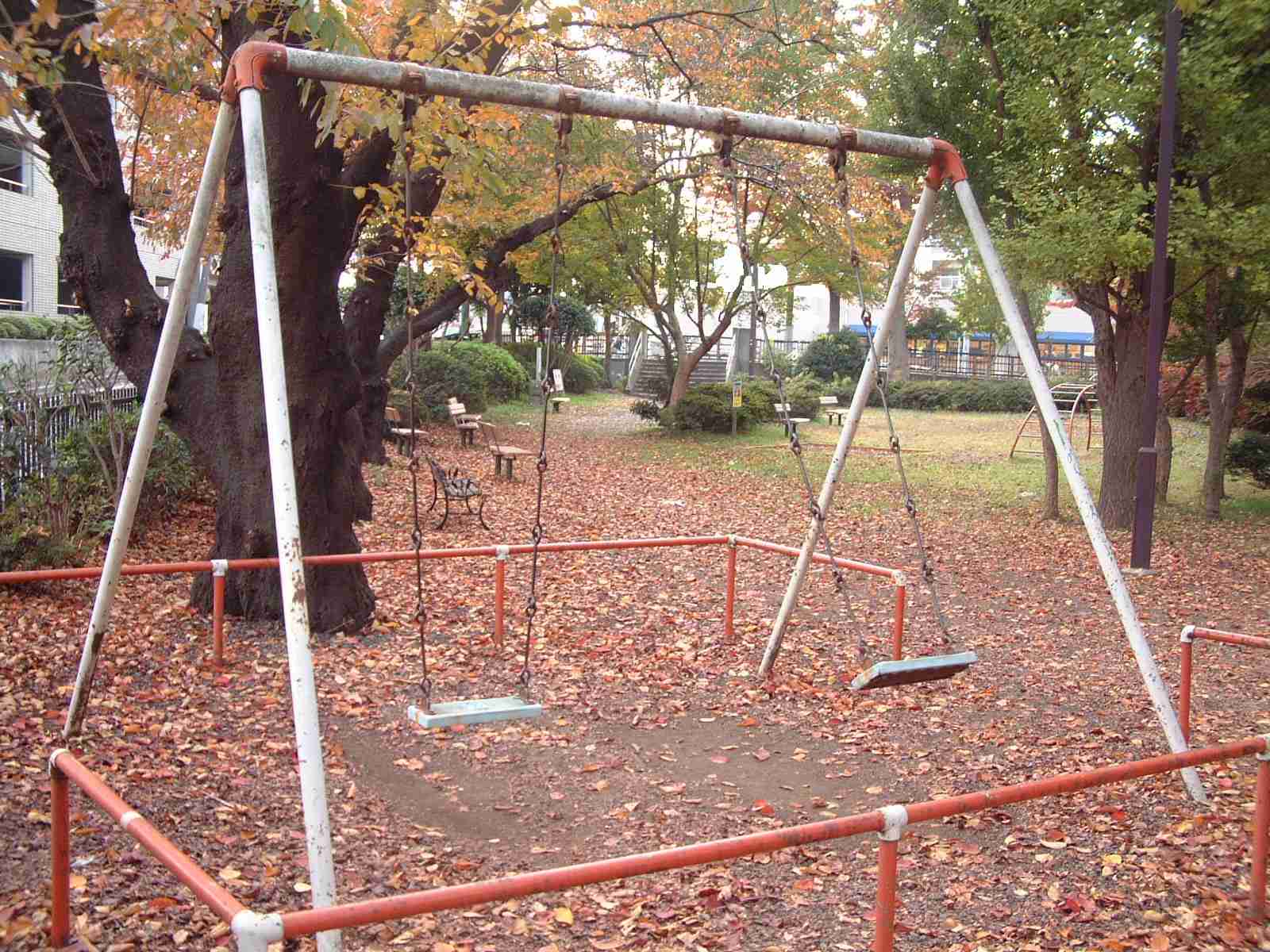 組体操中止で思い出される学校空間の危険な遊具