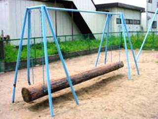 組体操中止で思い出される学校空間の危険な遊具