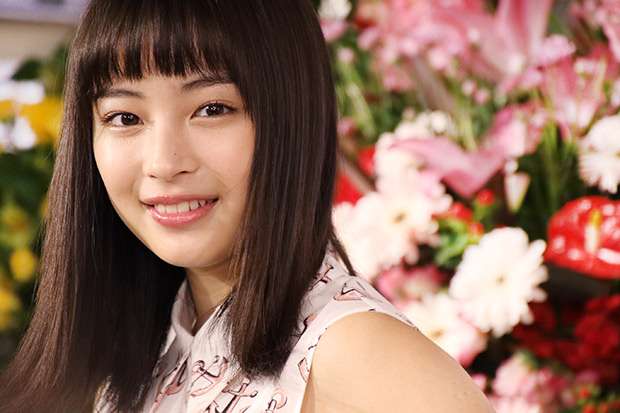 広瀬すずの写真集「17才のすずぽん。」 初版が即日完売 - ライブドアニュース