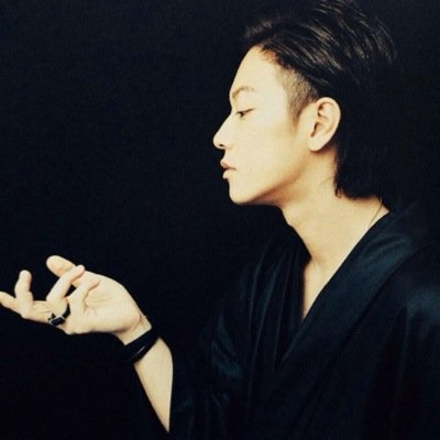 【画像】イケメンの横顔を眺めるトピ