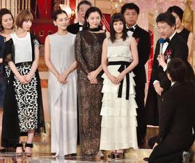 長澤まさみ、セクシー衣装で魅了
