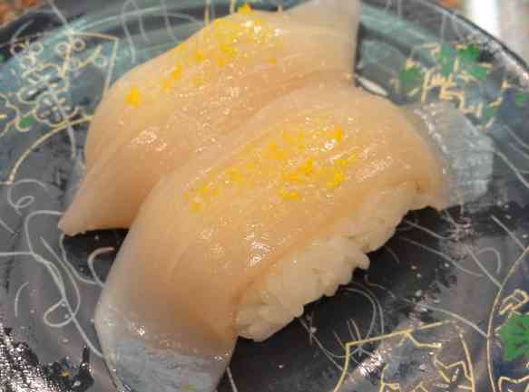 お寿司屋で一番最初に食べるものは？