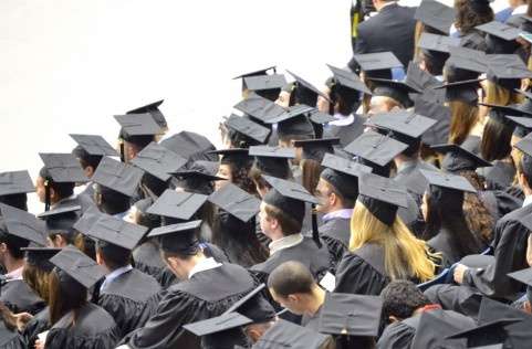 Fランク大学生の厳しい就職事情 以前の高卒就職先がシフト? - ライブドアニュース