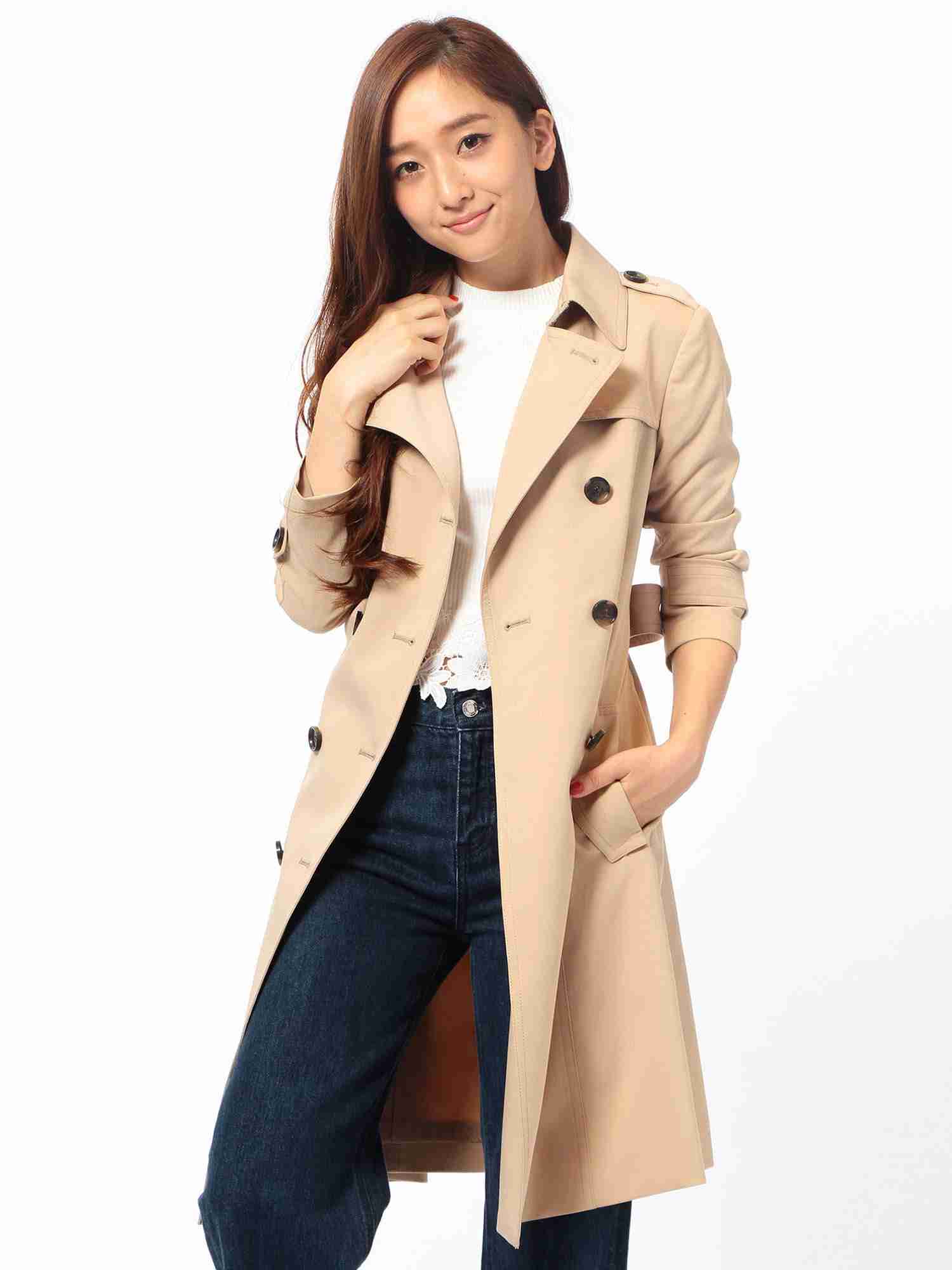 どこのブランドのトレンチコート着てますか？