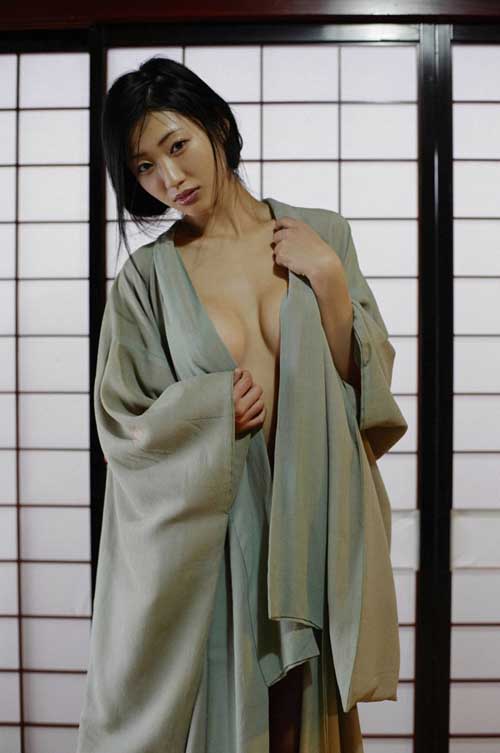 そんなに綺麗じゃないけど色っぽい女性