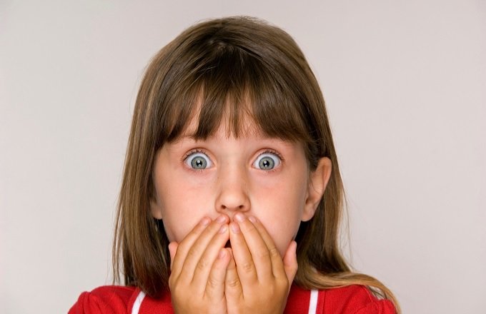 寝ている子どもの隣で夫婦がセックスすることは児童虐待か?