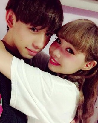 SNSにラブラブな写メやキス動画載せるのどう思いますか?