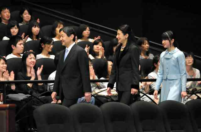 皇太子さまご夫妻と愛子さま、岡田准一とともに「エヴェレスト」チャリティ試写へ