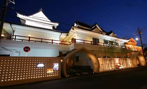 姫路城のプロジェクションマッピングに批判続出「世界遺産が…」「ラブホに見える」