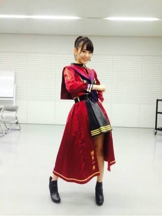 女性アイドル、歌手の可愛い衣装を貼るトピ