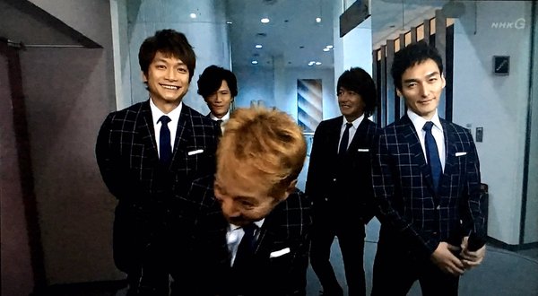 SMAP、騒動後5人で初生歌唱 会場&ネット沸く「笑顔は私たちを幸せに」