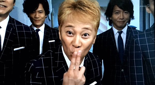 SMAP、騒動後5人で初生歌唱 会場&ネット沸く「笑顔は私たちを幸せに」