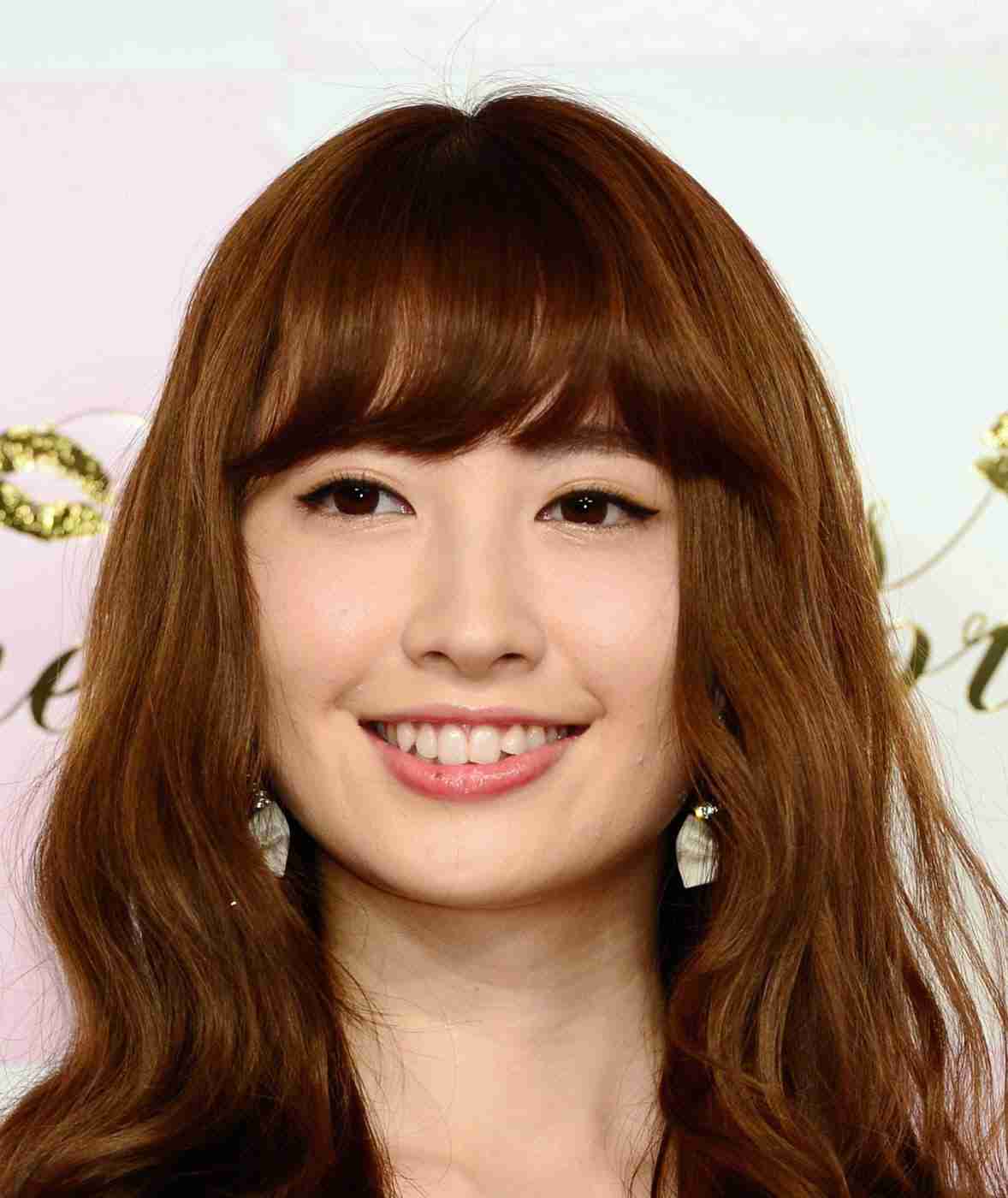 ＡＫＢ小嶋陽菜　コンサートに20分遅刻　１時間前まで中山競馬場に （デイリースポーツ） - Yahoo!ニュース