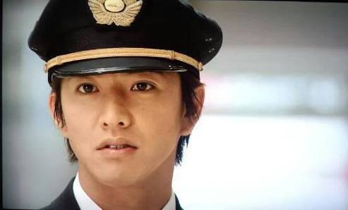 【画像】俳優・女優が演じた、色々な職業の制服姿