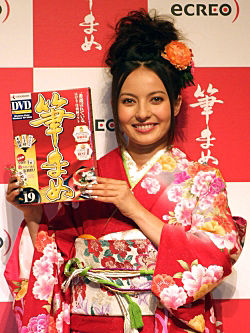ベッキー、仕事関係者100人にお詫びの手紙「不倫してない」