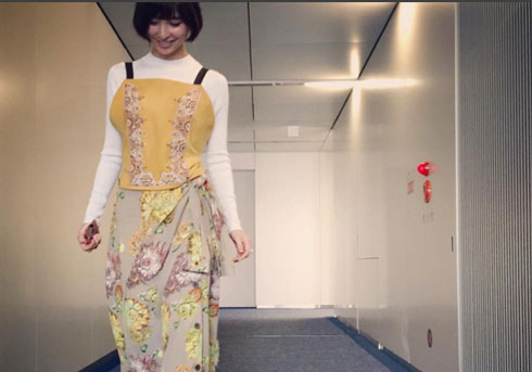 篠田麻里子 Instagramで春服姿を披露も豊胸疑惑が再燃