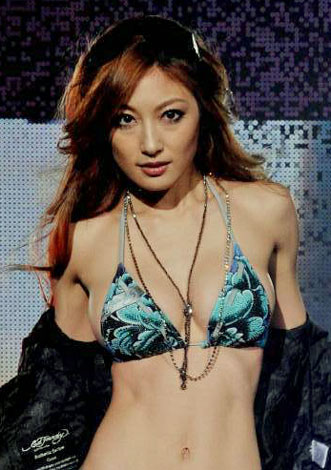 5,600万円かけて全身を整形しリアル・バービーを目指す女性