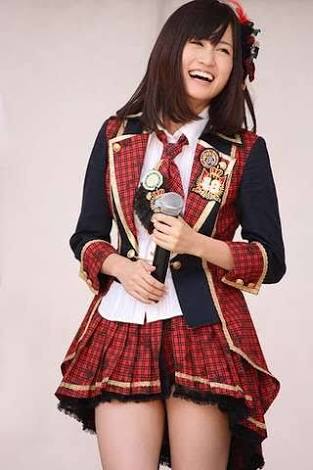 女性アイドル、歌手の可愛い衣装を貼るトピ