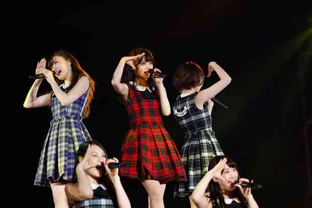 女性アイドル、歌手の可愛い衣装を貼るトピ