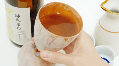 いかの干物にアツアツの酒を入れて飲んだ後に食べてしまう「イカグラス」 - GIGAZINE