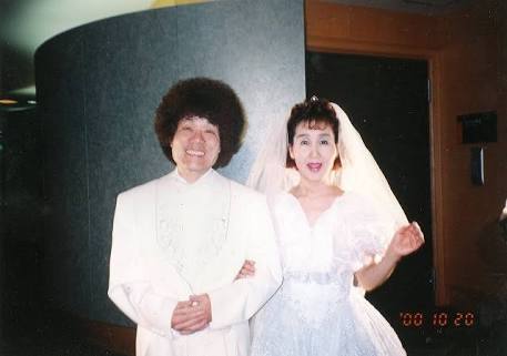 林家ペー&パー子夫妻が青衣装「新鮮でびっくり」