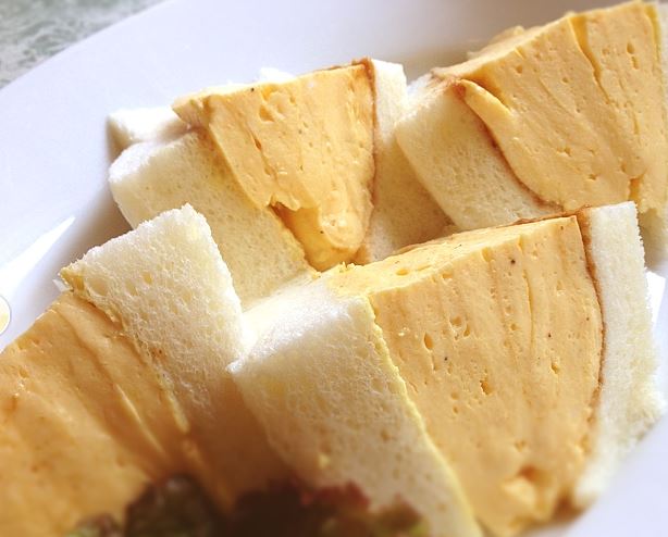 お昼だけど、これ食べたい？食べたくない？