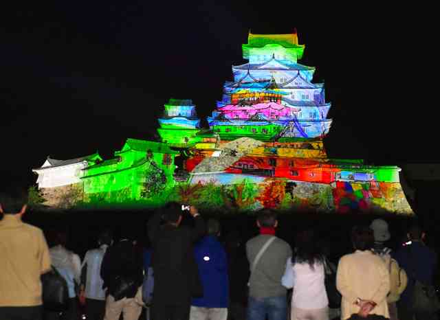 姫路城のプロジェクションマッピングに批判続出「世界遺産が…」「ラブホに見える」