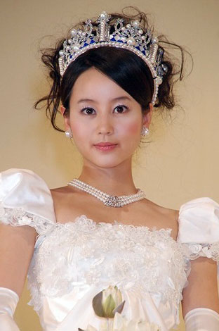 堀北真希、事実上の引退か　CMの契約更新を拒否で業界に激震