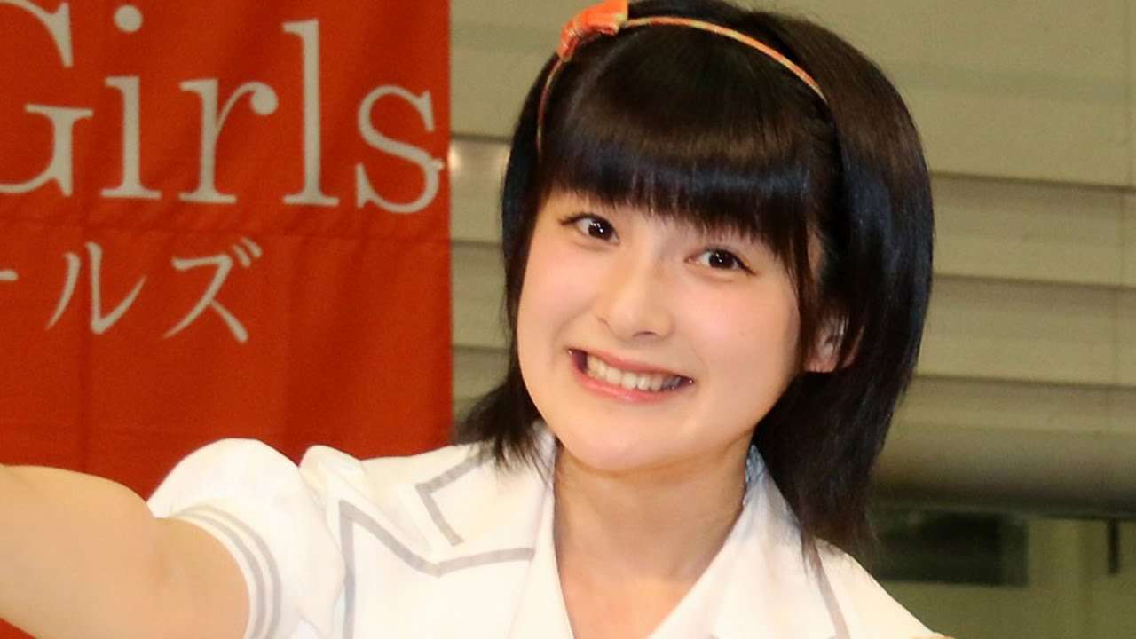 脊山麻理子が野球観戦で大型ビジョンに、BAYスマイルショットに選ばれる