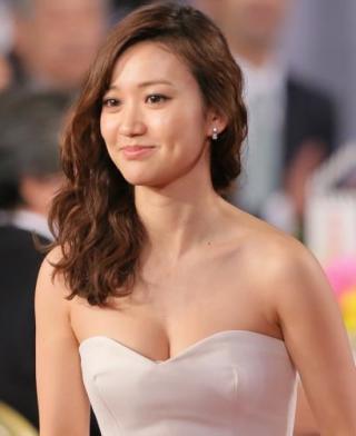 板野友美、「大赤字アイドル」へ!?　主演ホラー映画＆10周年フォトブックが相次いで大爆死